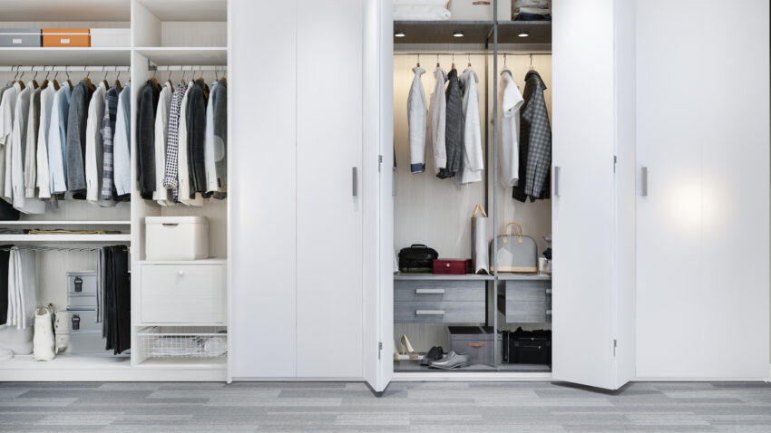 Porte de placard coulissante noire, blanche ou colorée : quel style pour votre intérieur ?
